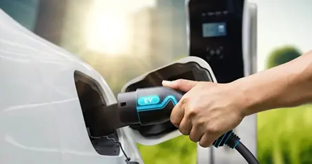 Inovatívna fólia SABIC, ktorá sa nebojí vysokých teplôt a tlaku, pomáha kondenzátorom elektrických vozidiel dosiahnuť nové prelomy